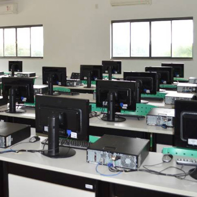 Salas de aula, tutoria e laboratório de informática